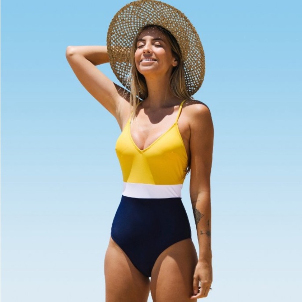 Women's color block one piece swimsuit - Size Medium